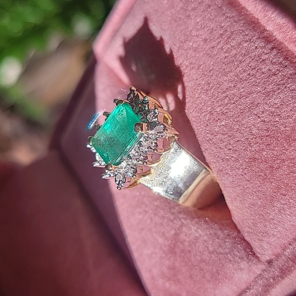 14k Vintage Emeral Ring - Picture 4 of 7